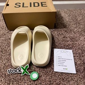 YEEZY SLIDES